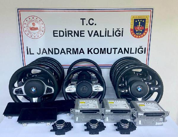 Kapıkule'de, 370 bin liralık kaçak oto yedek parçaları ele geçirildi