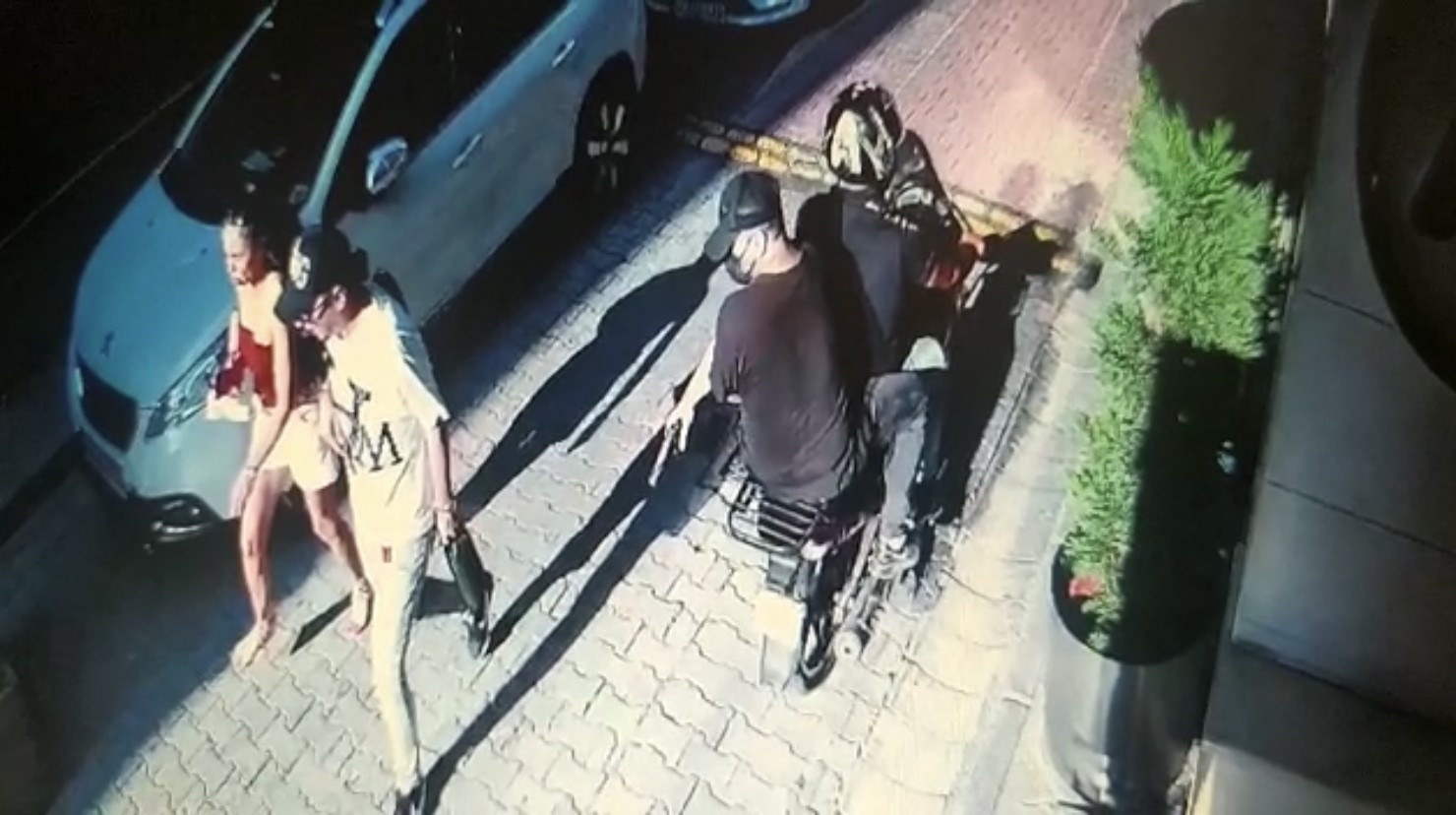 İstanbul’da sevgili çifte silahlı saldırı kamerada