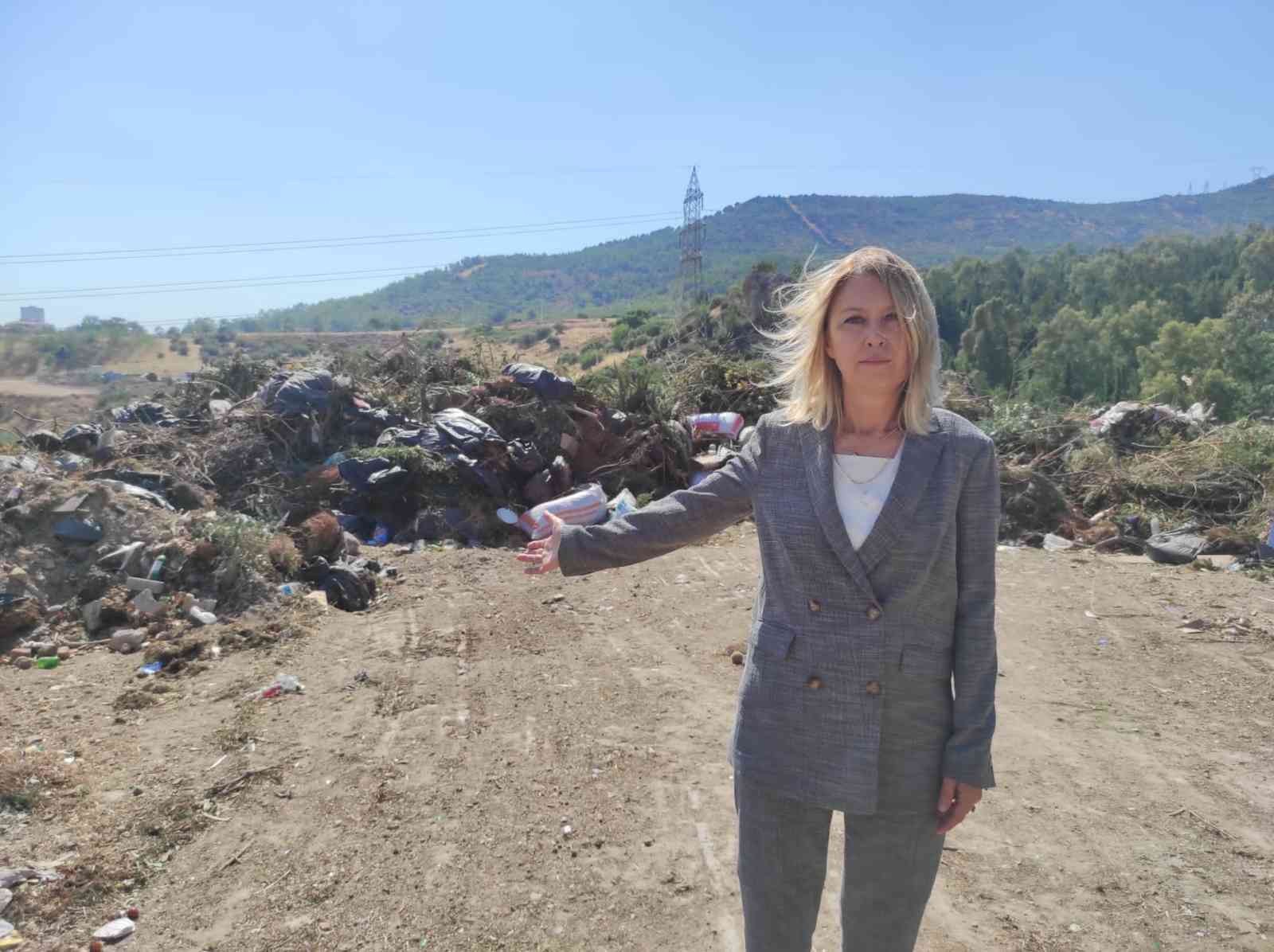 Karşıyaka Belediyesi, sanayi esnafını çöp içinde bıraktı