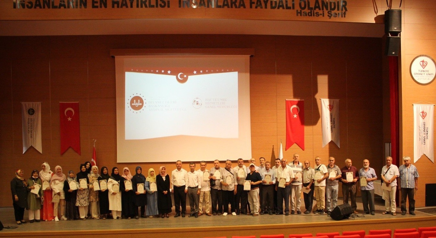 Aydınlı hacılar, katılım sertifikalarını aldı