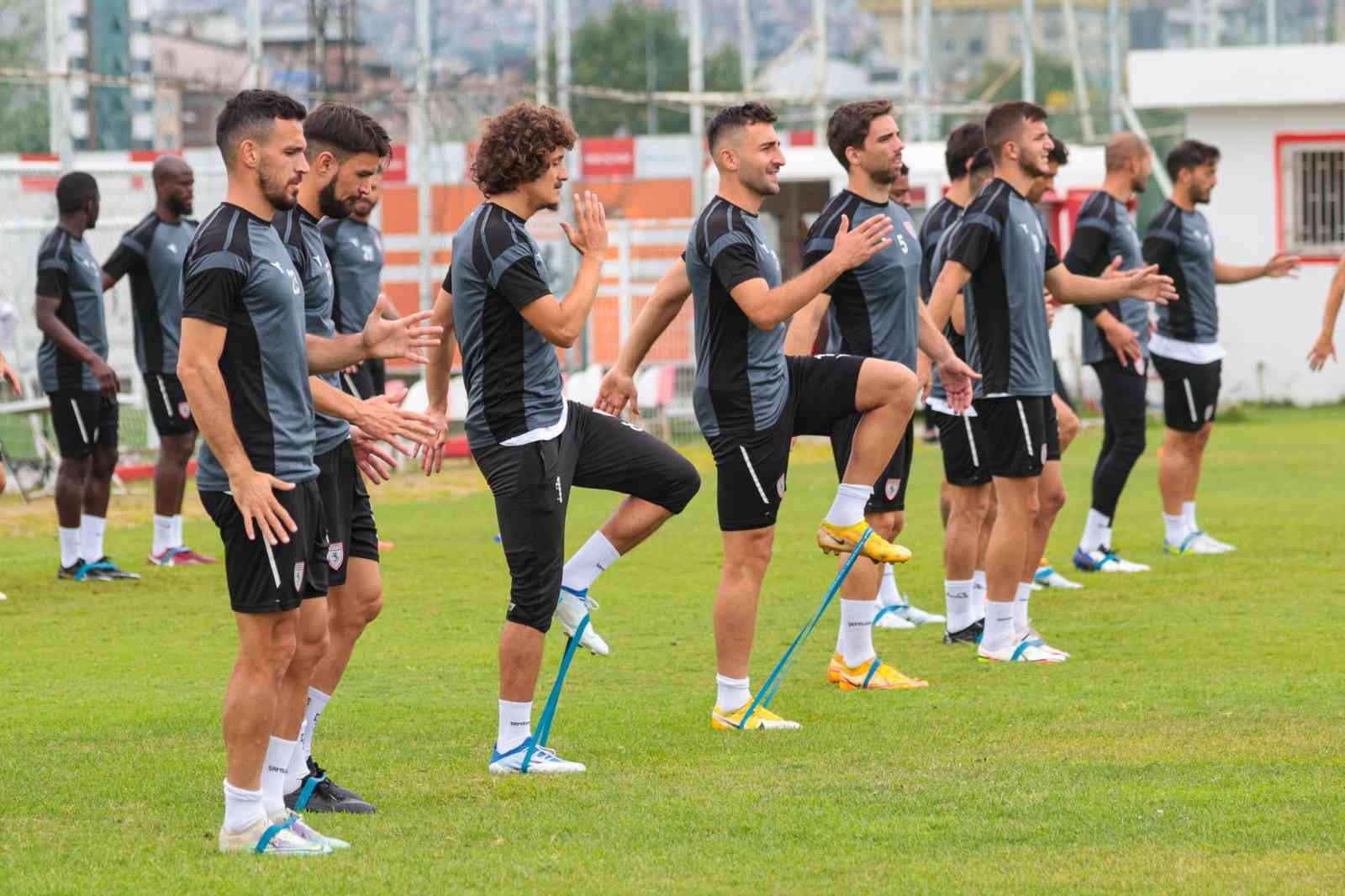 Samsunspor’da 15 futbolcu geldi, 14 futbolcu gitti