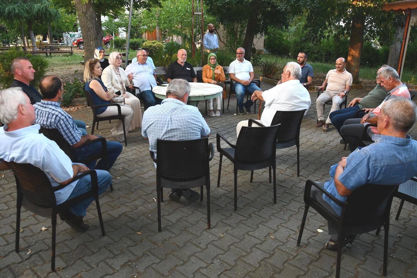 AK Parti’den köylere çıkarma