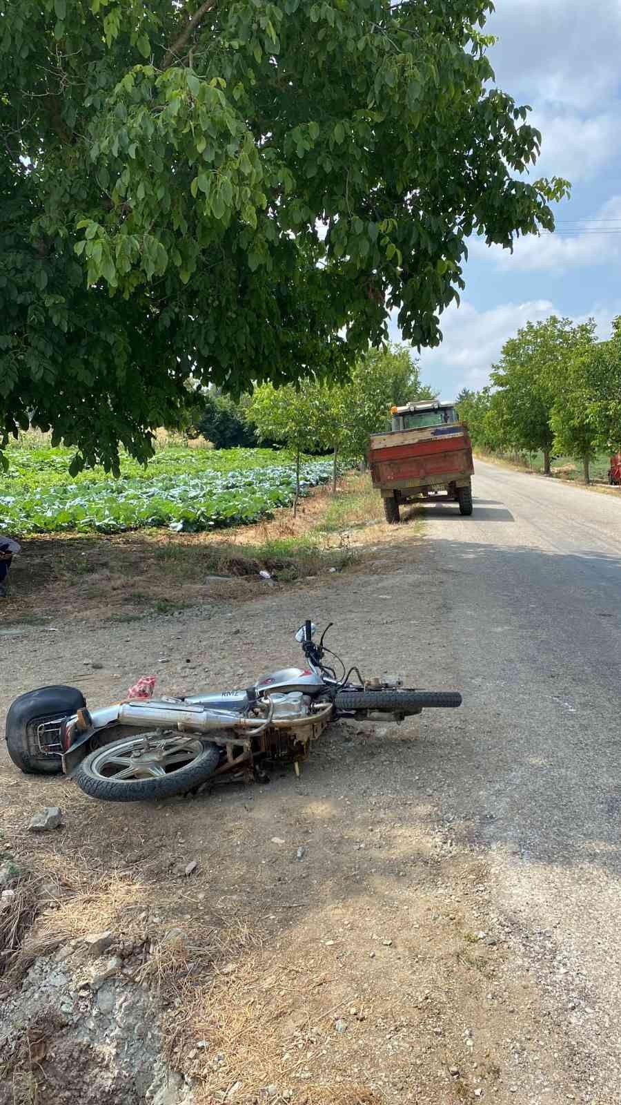 Pazaryeri’nde traktör ile motosiklet çarpıştı;1 yaralı