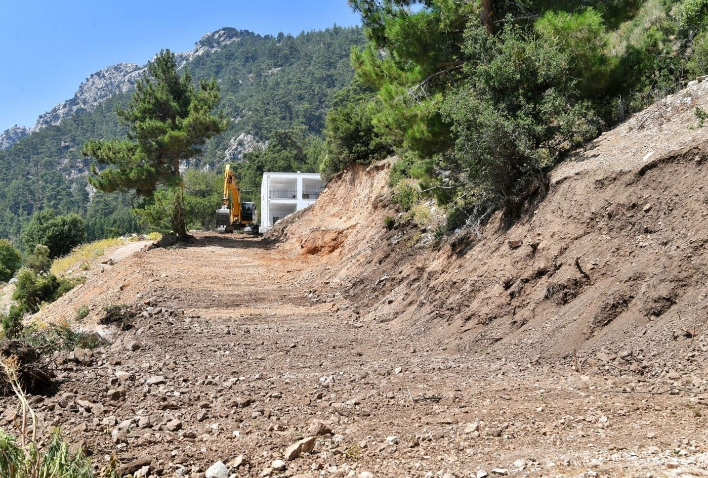 Konyaaltı Belediyesinden Yarbaş Çandır’da yol çalışması