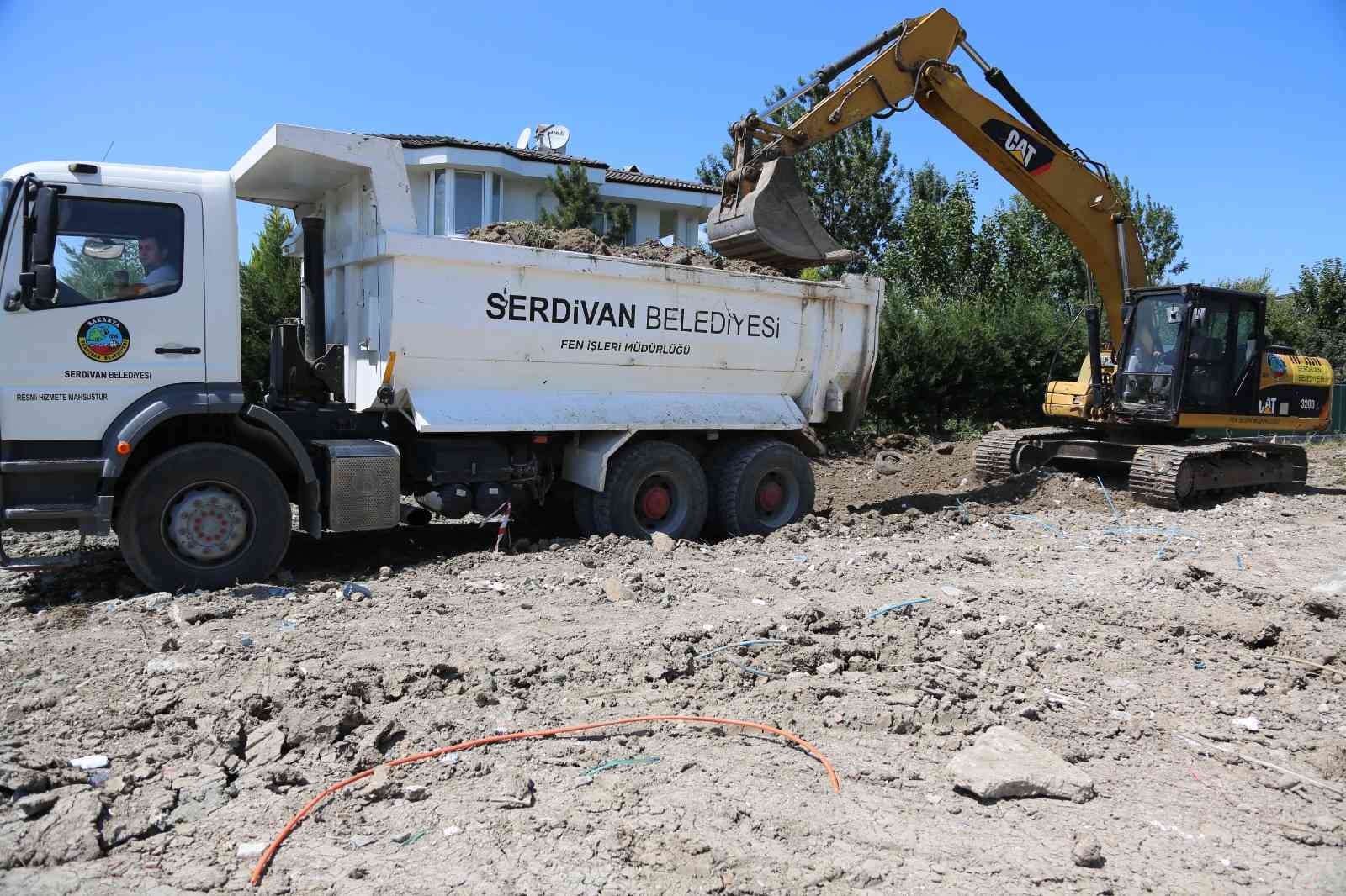 Serdivan Belediyesi yol ağını güçlendiriyor