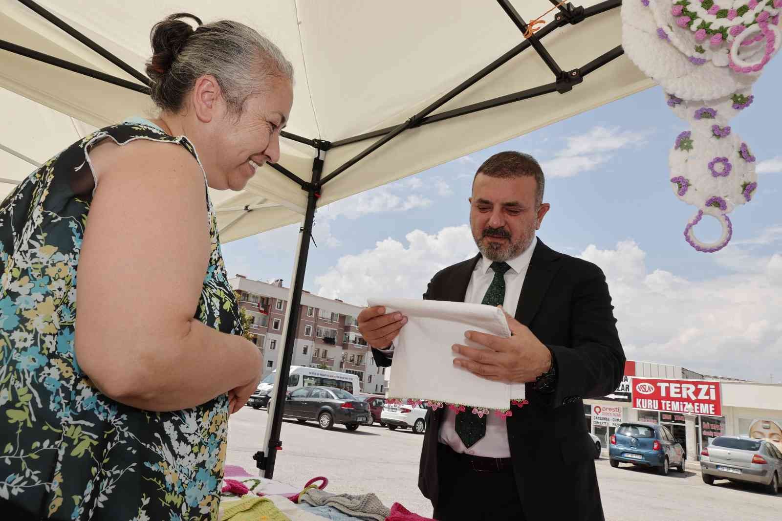 Sincan Belediye Başkanı Murat Ercan, "Hanımlar El Emeği Pazarı"nı ziyaret etti