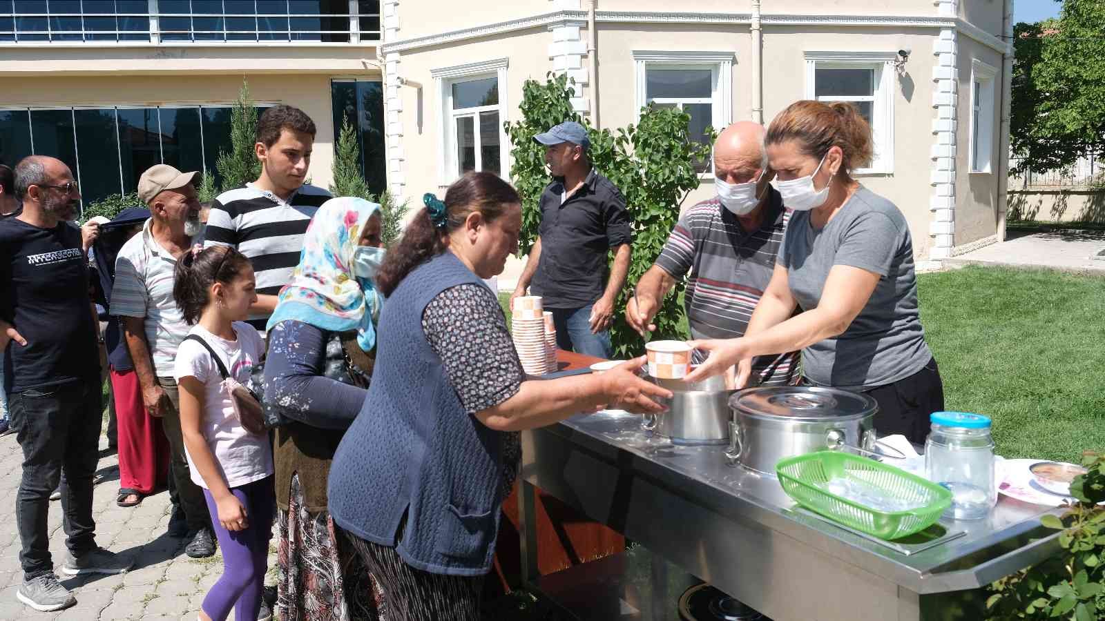 Erzincan’da 3 bin kişilik aşure ikramı