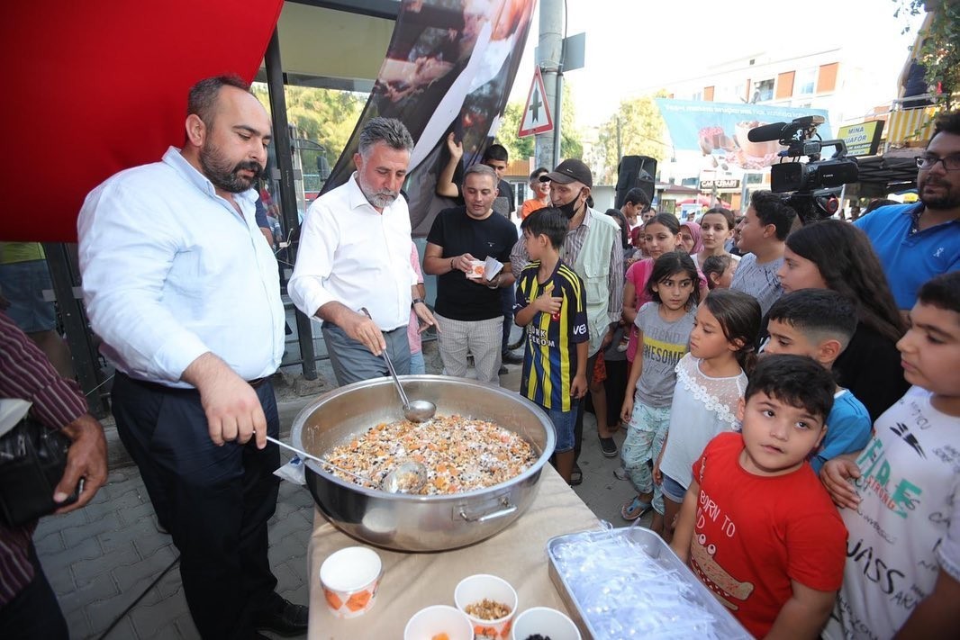 Bayraklı Belediyesinden aşure etkinliği