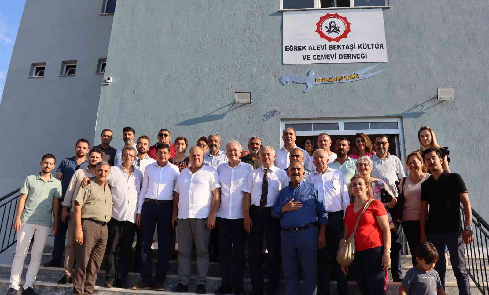 Başkan Özcan, Eğrek Alevi Bektaşi Kültür ve Cemevi’nin aşure ve lokma hayrına katıldı