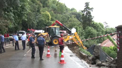 Beykoz’da istinat duvarı çöktü: Göçük altında kalan 1 kişi kurtarıldı