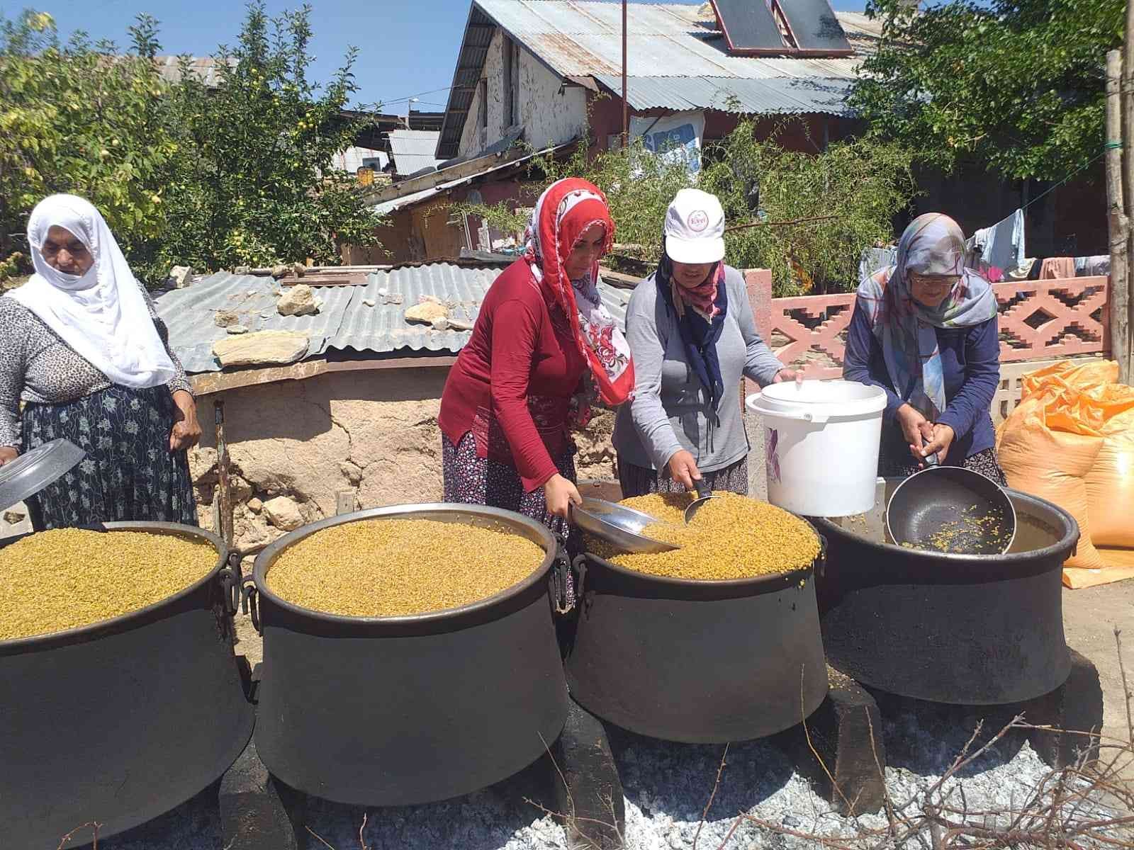 Tunceli’de  bulgur kazanları kaynamaya başladı