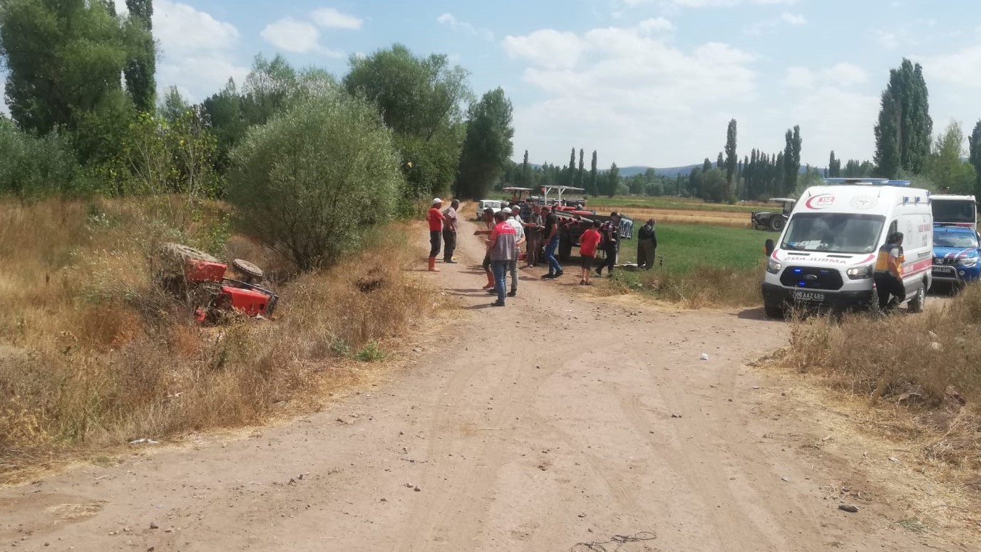 Yeşilyurt’ta traktör devrildi: 1 ölü, 1 yaralı