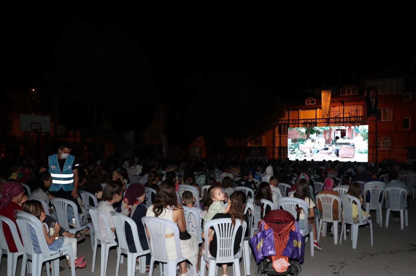 Binlerce kişi Akkonak’ta filmi keyfi yaşadı