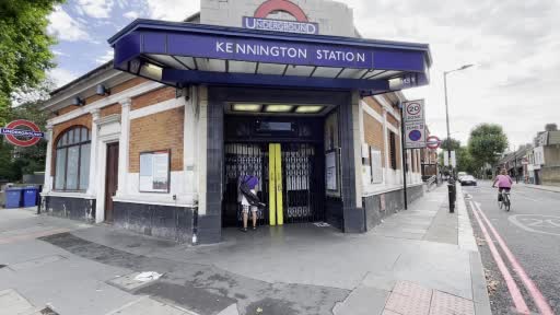 Londra’da demir yolu çalışanları grev yaptı