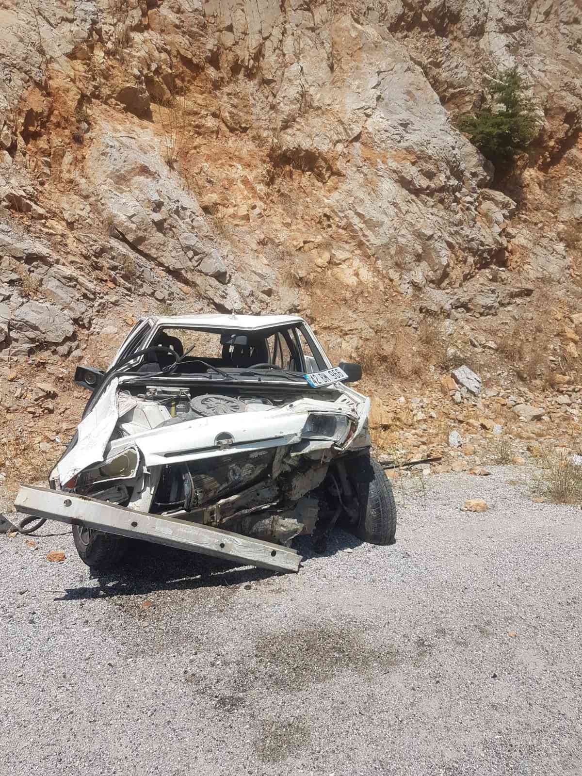 Antalya’da otomobil, şarampoldeki kayalara çarptı: 1 yaralı