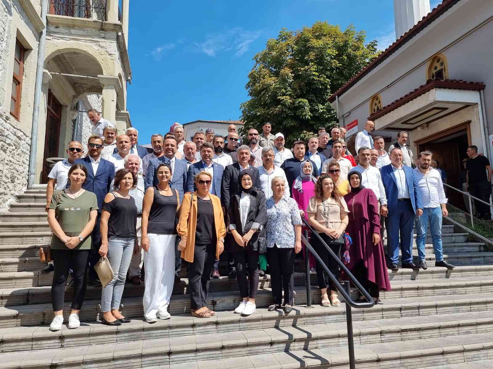 Tarım ve Orman Bakan Yardımcısı Ebubekir Gizligider:"Dikkat edin bütün ekip sahada, şimdi bu kadar adamın derdi ne olabilir? Biz sizsiniz, siz biziz”