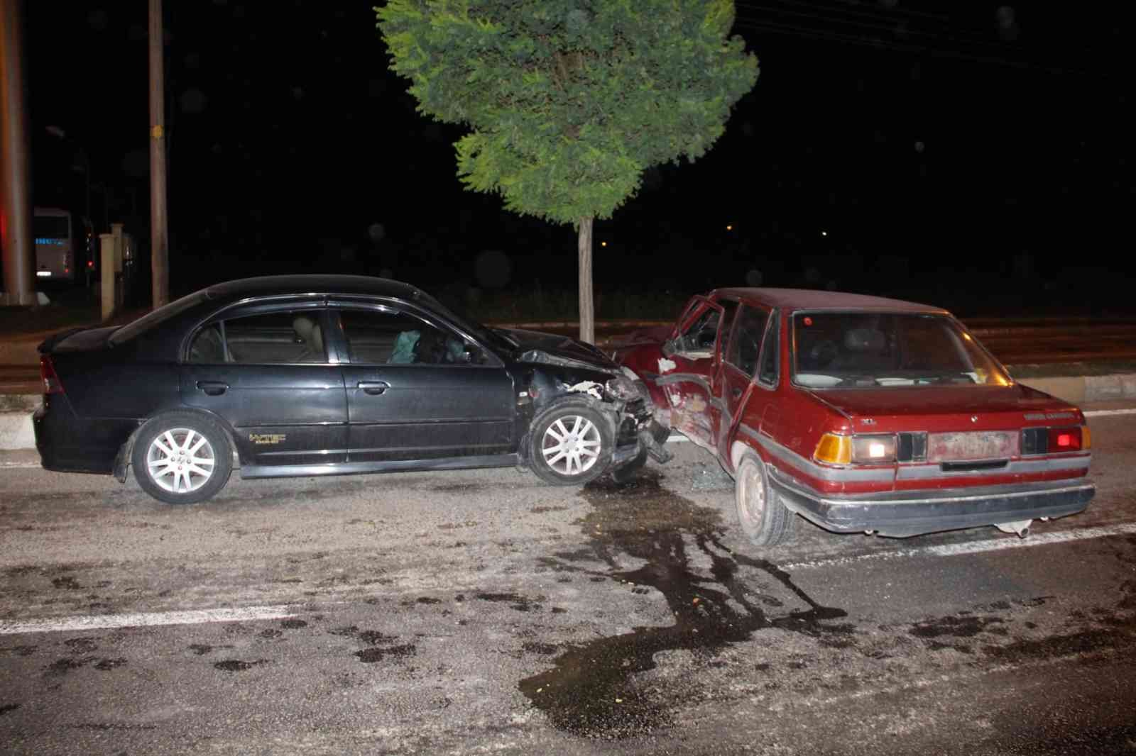 İki otomobilin çarpıştığı kazada 1 kişi yaralandı