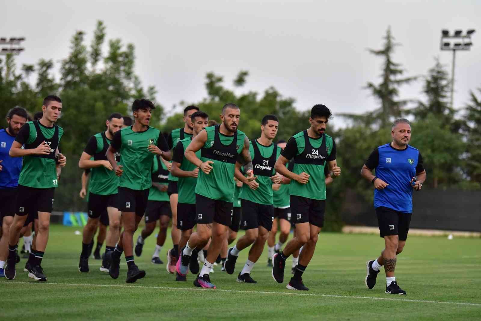 4 oyuncusundan yoksun olan Denizlispor, hazırlıklarını sürdürüyor