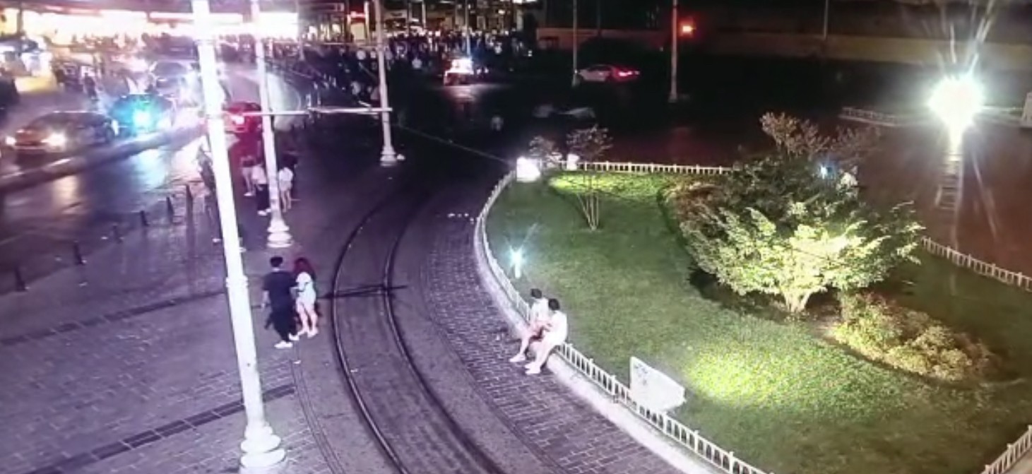 Taksim’de gece kulübünde silahlı saldırı kamerada: Güven timleri suçüstü yakaladı