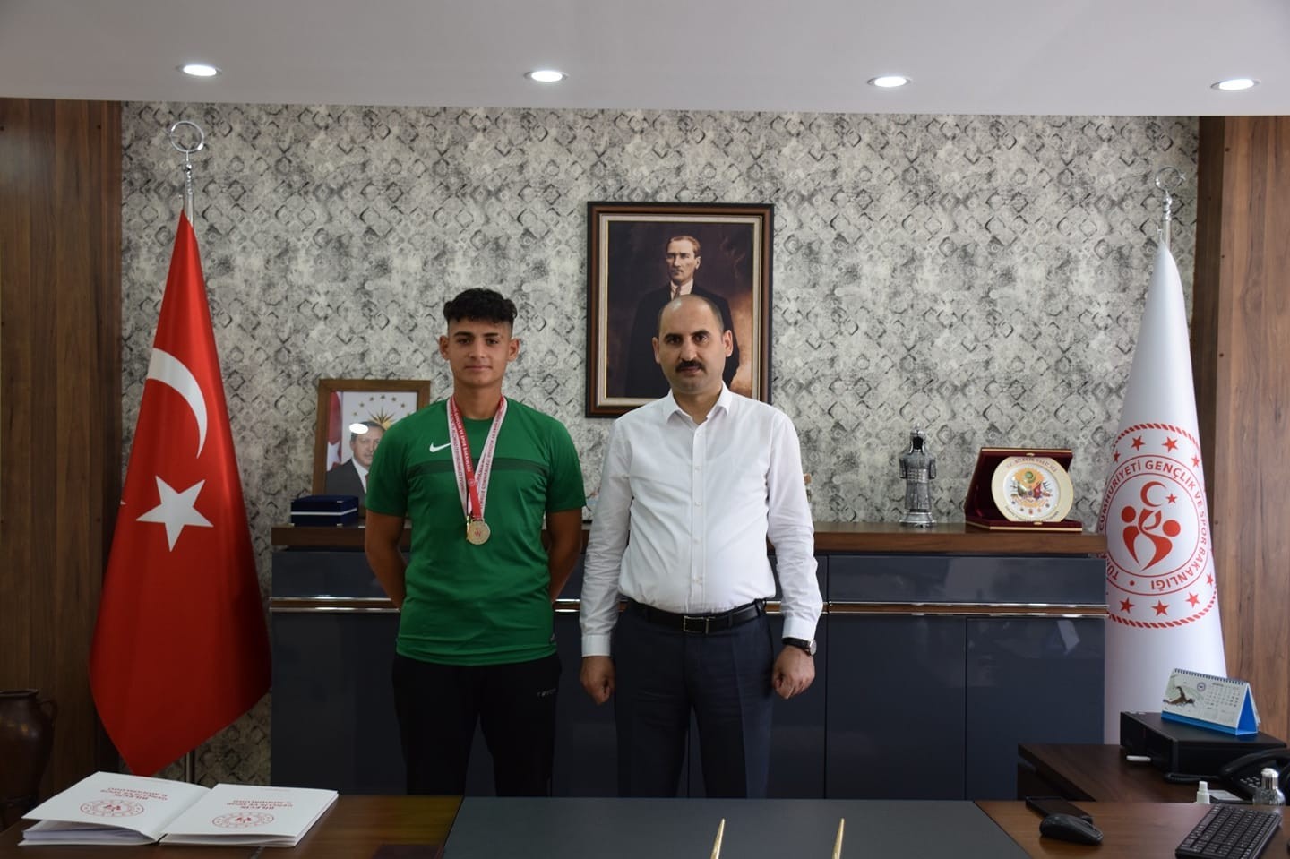 Başarılı sporcudan İl Müdürü Özdemir’e ziyaret