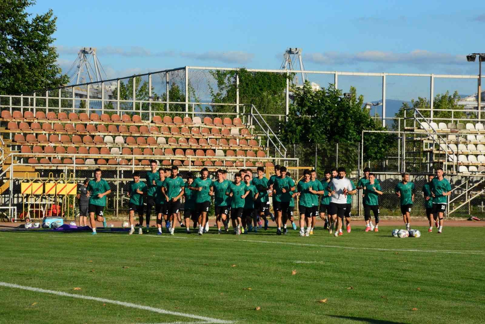 Hazırlık kampını tamamlayan Kocaelispor, kente döndü