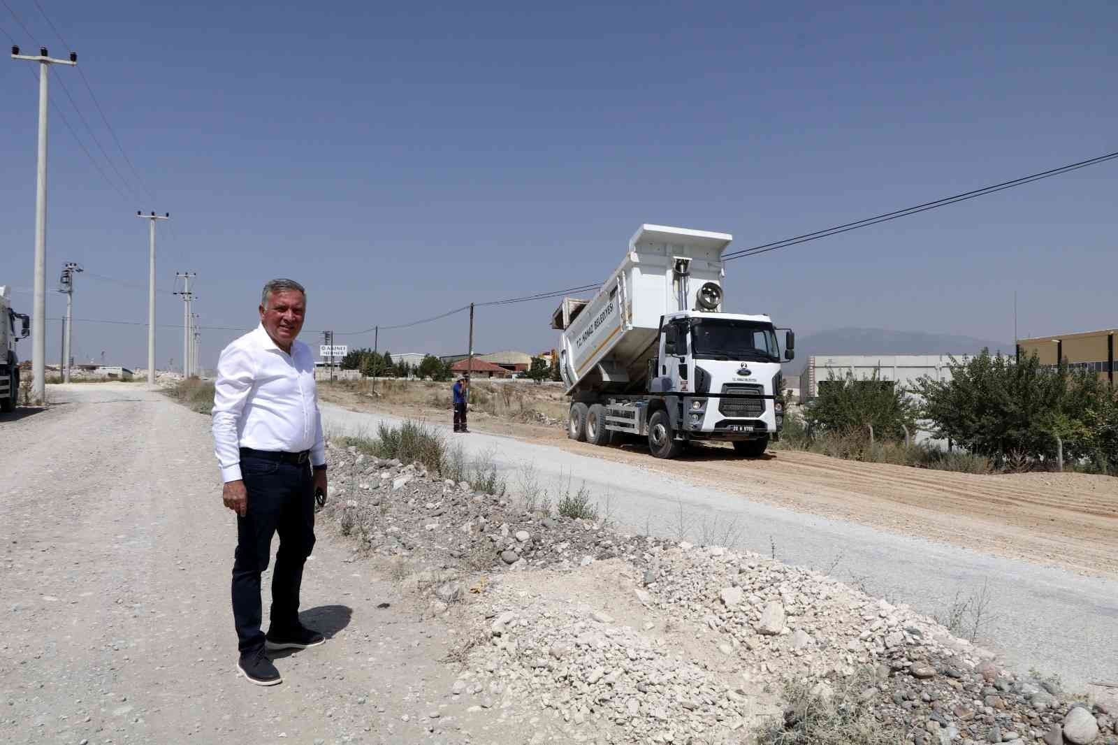 Honaz’da yol çalışmaları aralıksız sürüyor