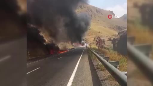 Ağrı’da kafa kafaya çarpışan çekici ve kamyon alev aldı: 1 yaralı