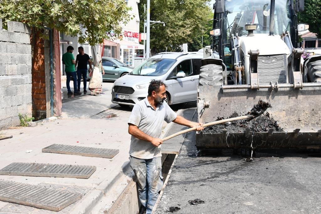 Yalova Altınova’da yağışlar öncesinde yağmur suyu kanalları temizlendi