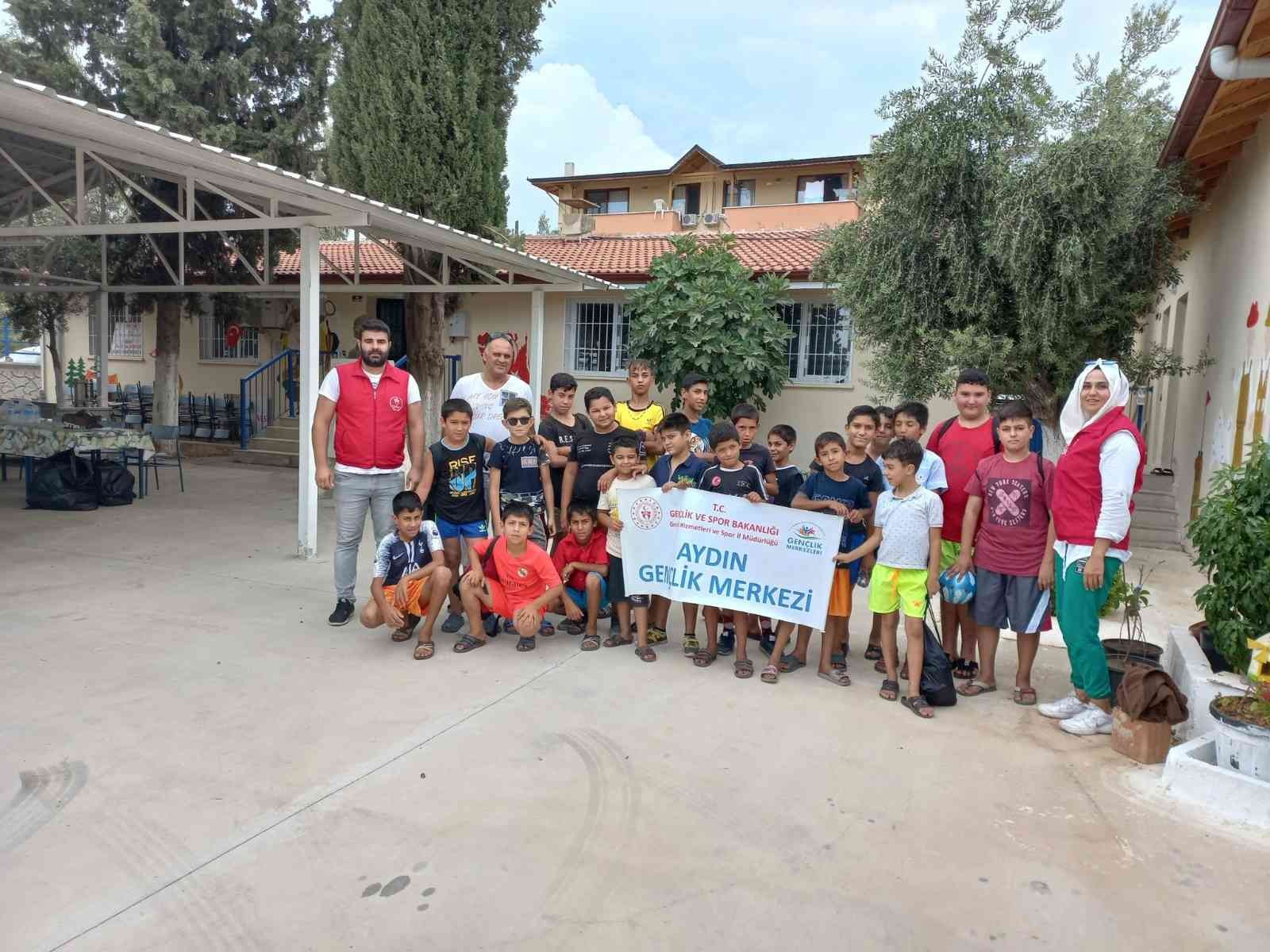 Kocagürlü çocuklar denizin keyfini doyasıya çıkarttı