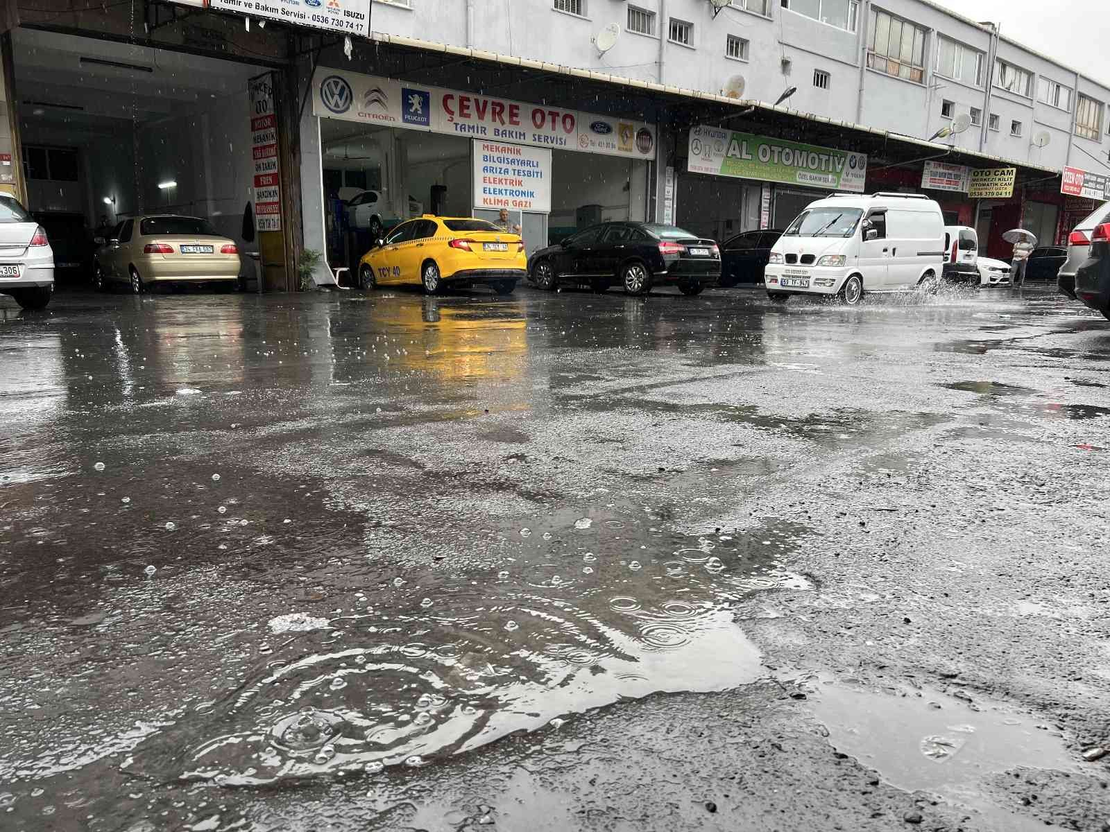 Selde kalan araçların masrafı cep yakıyor