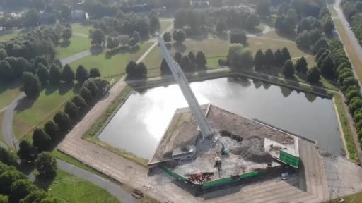 Letonya’da Sovyet döneminden kalma 79 metrelik anıt yıkıldı