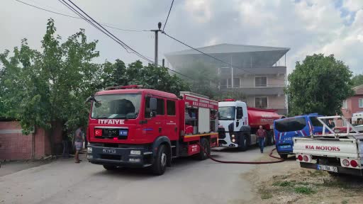 Bursa’da samanlık yangını garaja sıçradı: Traktör ve su motoru alev alev yandı