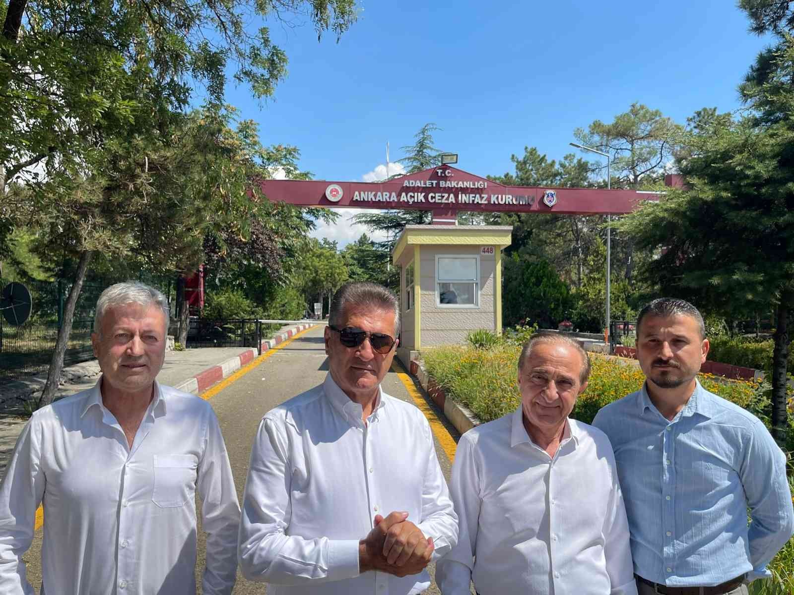 TDP lideri Sarıgül’den Ümit Özdağ’a: “Siyasilerin muhatabı siyasilerdir, devlet memurları değildir”