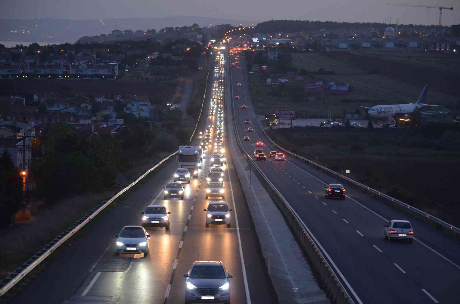 İstanbul’a dönüş çilesi: Tekirdağ yollarında yoğunluk var