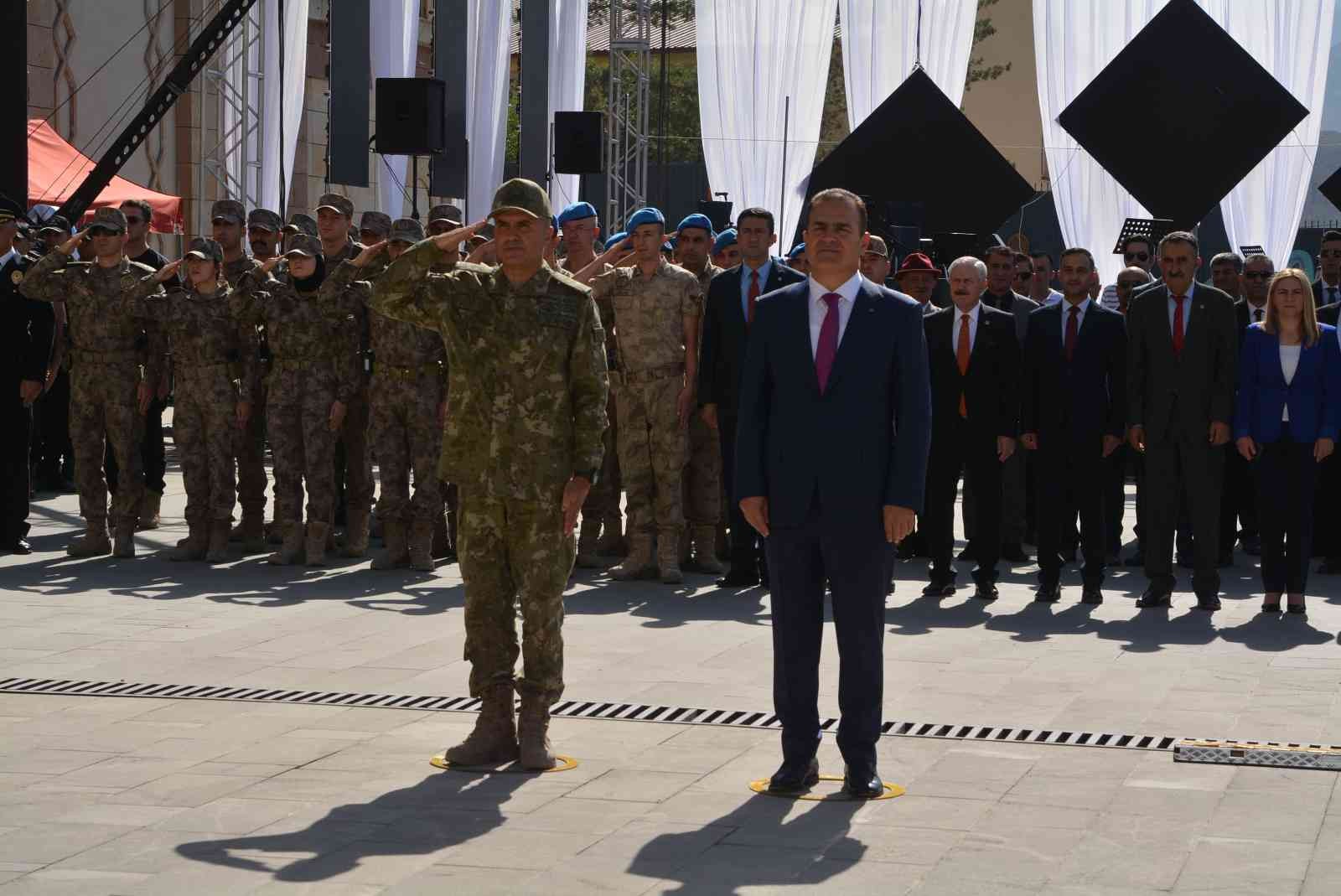 Hakkari’de 30 Ağustos Zafer Bayramı coşkusu