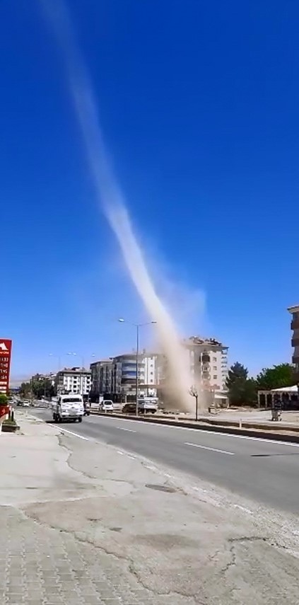 Elazığ’da dev hortum görüntülendi