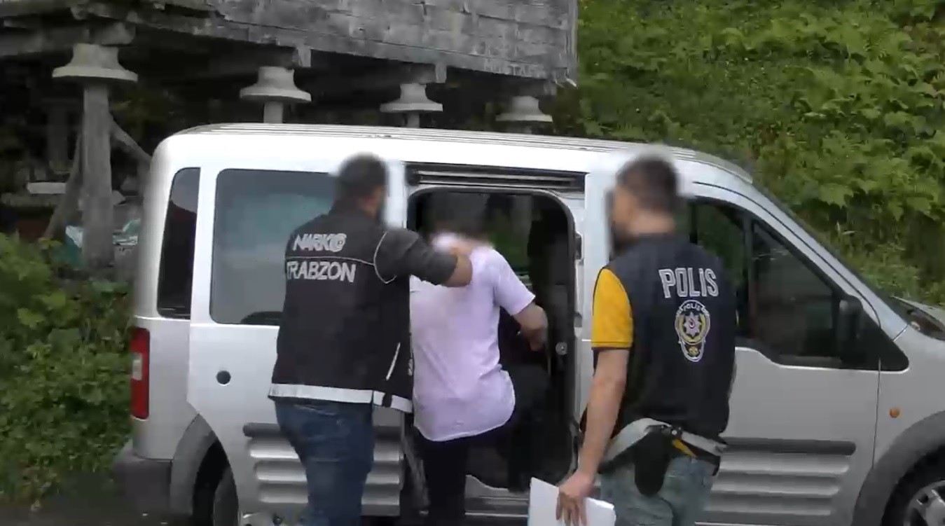 Trabzon’da 11 farklı adrese eş zamanlı operasyon: 10 gözaltı