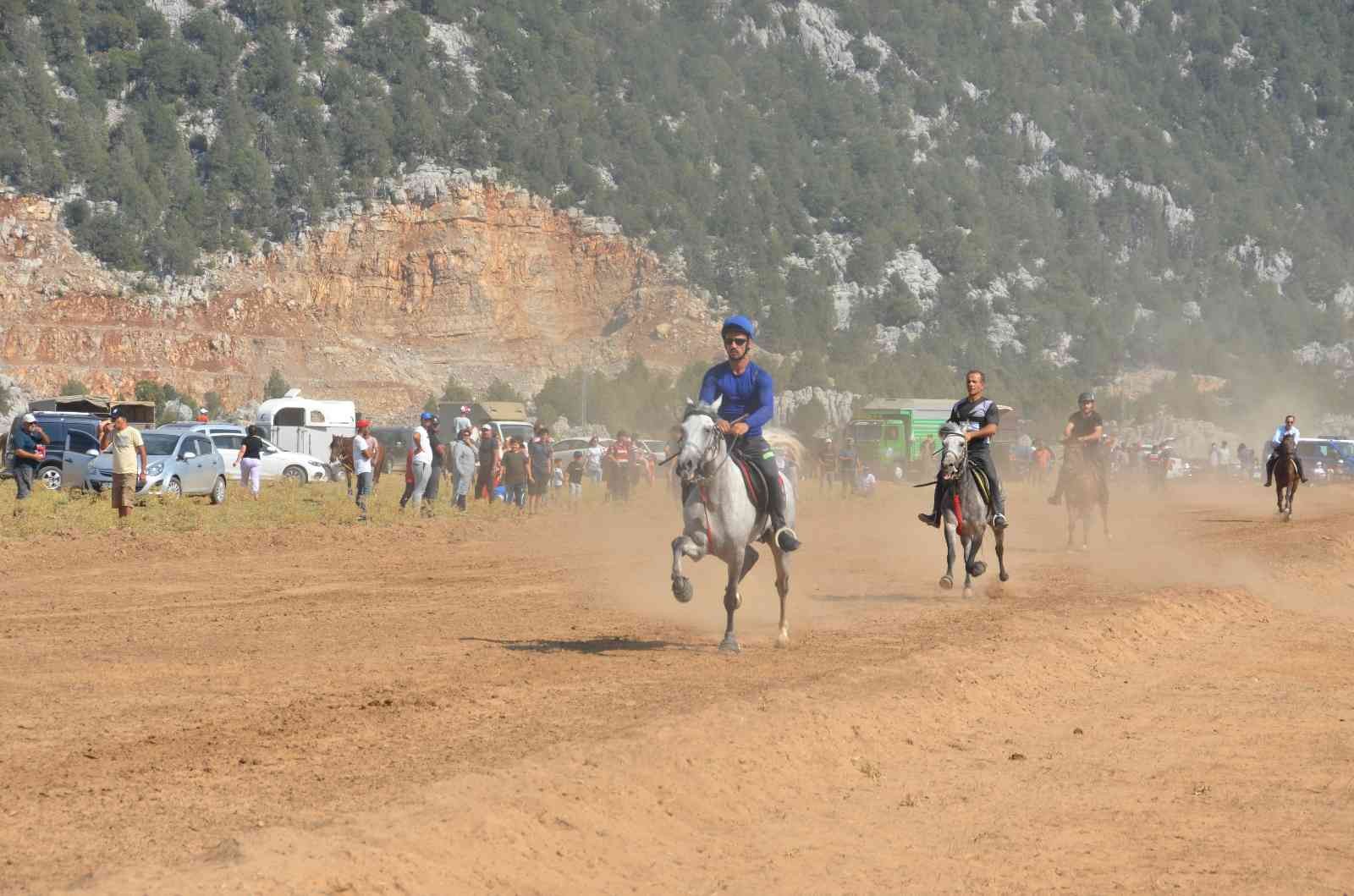 Antalya’da rahvan atlar nefes kesti