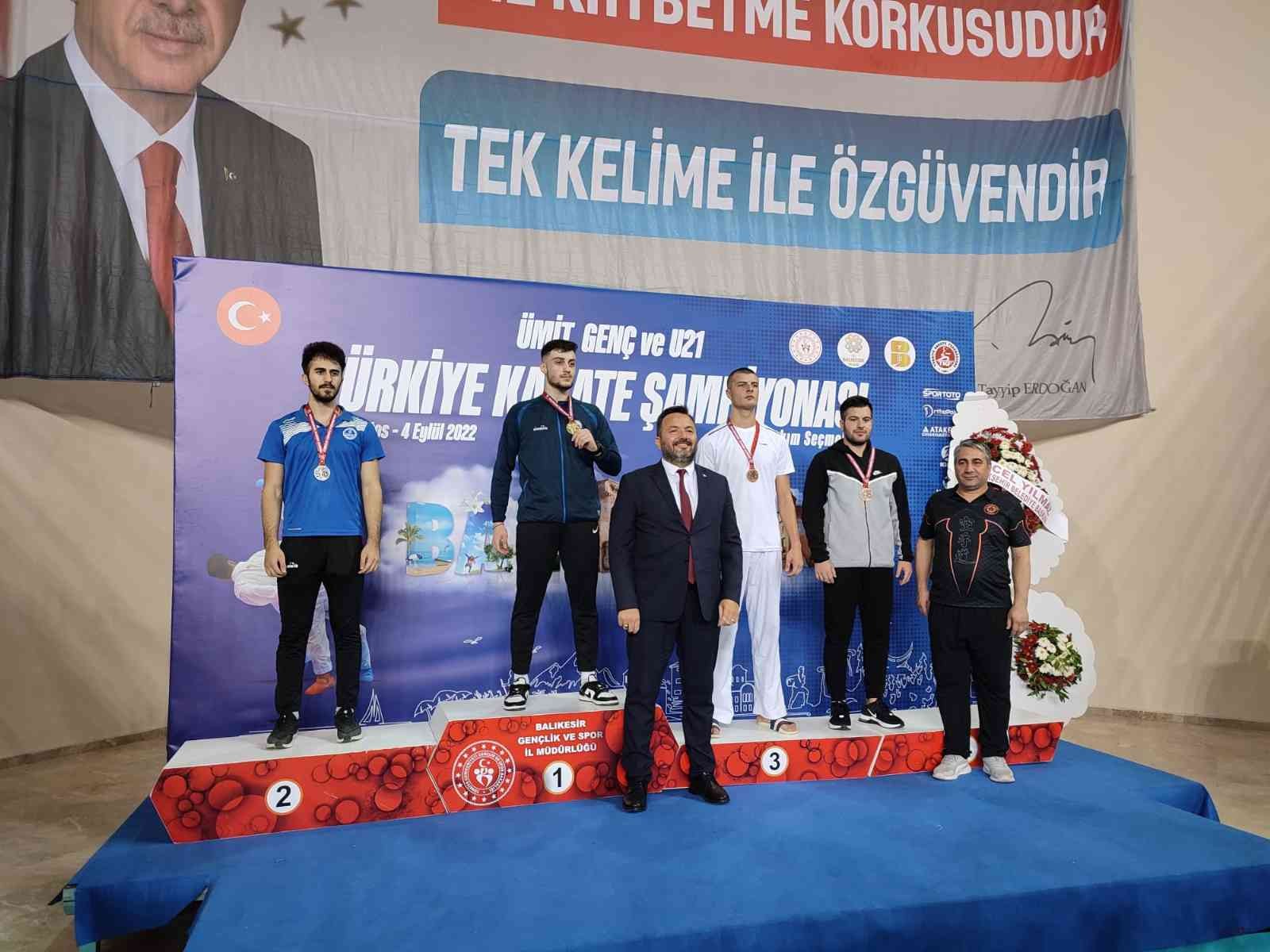 Ümit Genç ve U21 Türkiye Karate Şampiyonası’nda Bursa Büyükşehir Belediyesporlu karatecilerden 5 madalya