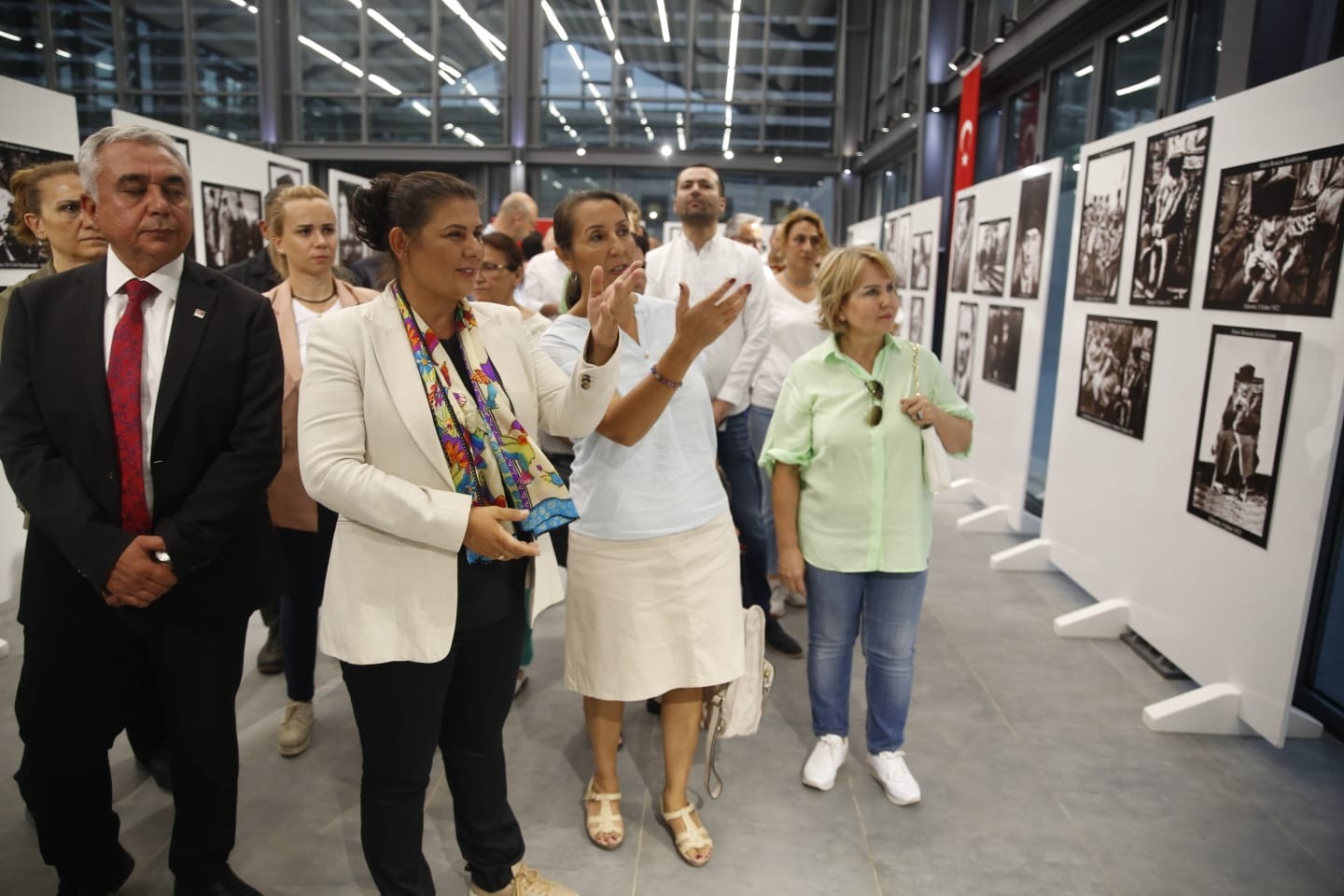 Aydın’da ’Atatürk Fotoğrafları Sergisi’ Tekstil Park Sanat Galerisi’nde açıldı