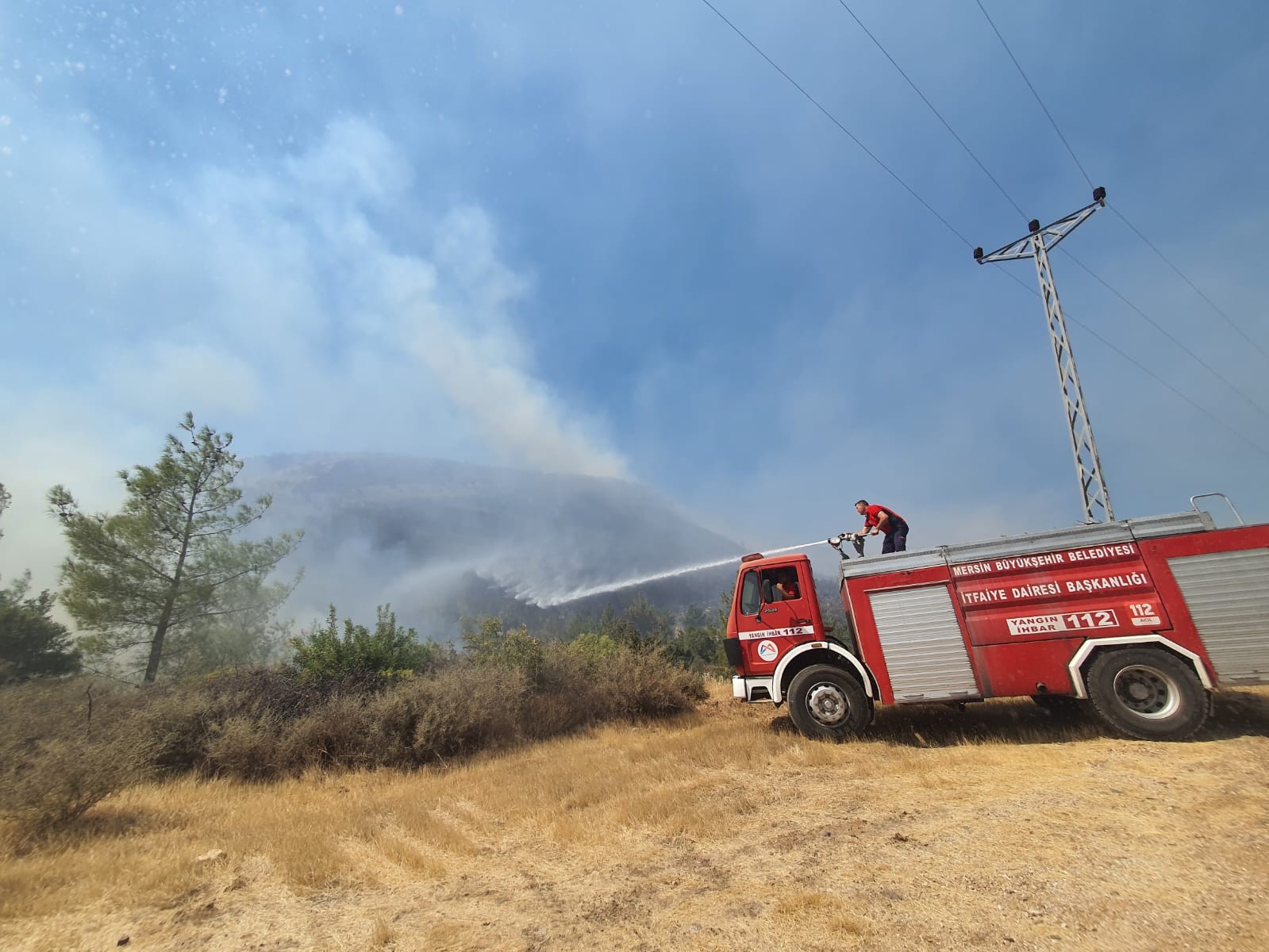Mersin Büyükşehir Belediyesinden Gülnar’daki orman yangınına destek