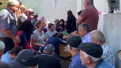 Cezaevinden çıkan eşi tarafından öldürülen kadın toprağa verildi