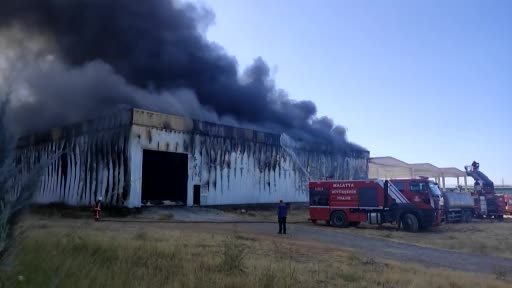 Kayısı depolama fabrikasında korkutan yangın