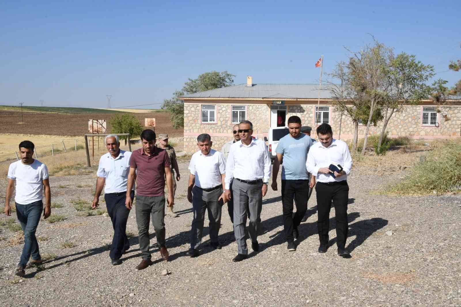 Vali Çuhadar, köylerde incelemelerde bulundu