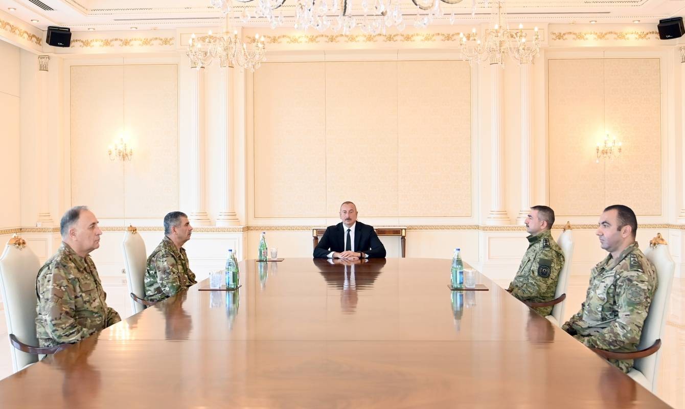 Aliyev, komutanlarla Ermenistan’ın provokasyonlarını görüştü