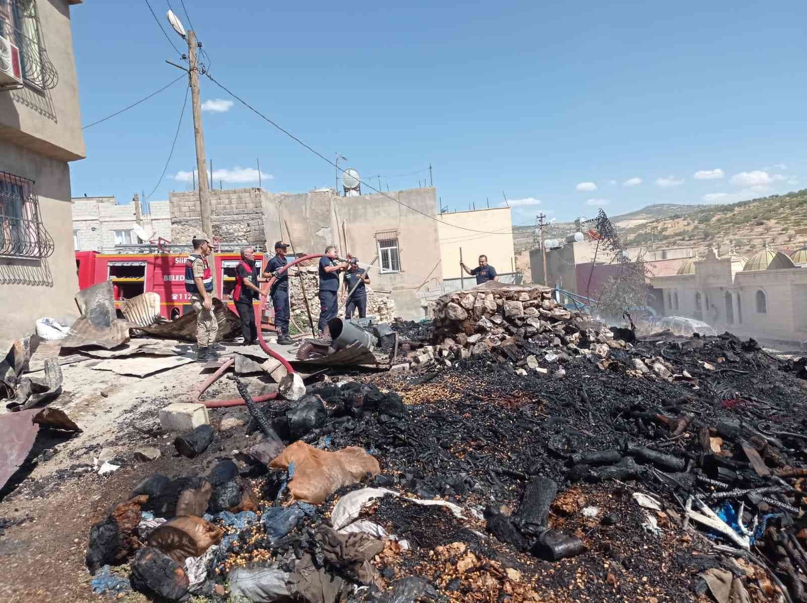 Siirt’te kış gelmeden 2 ton odun yandı