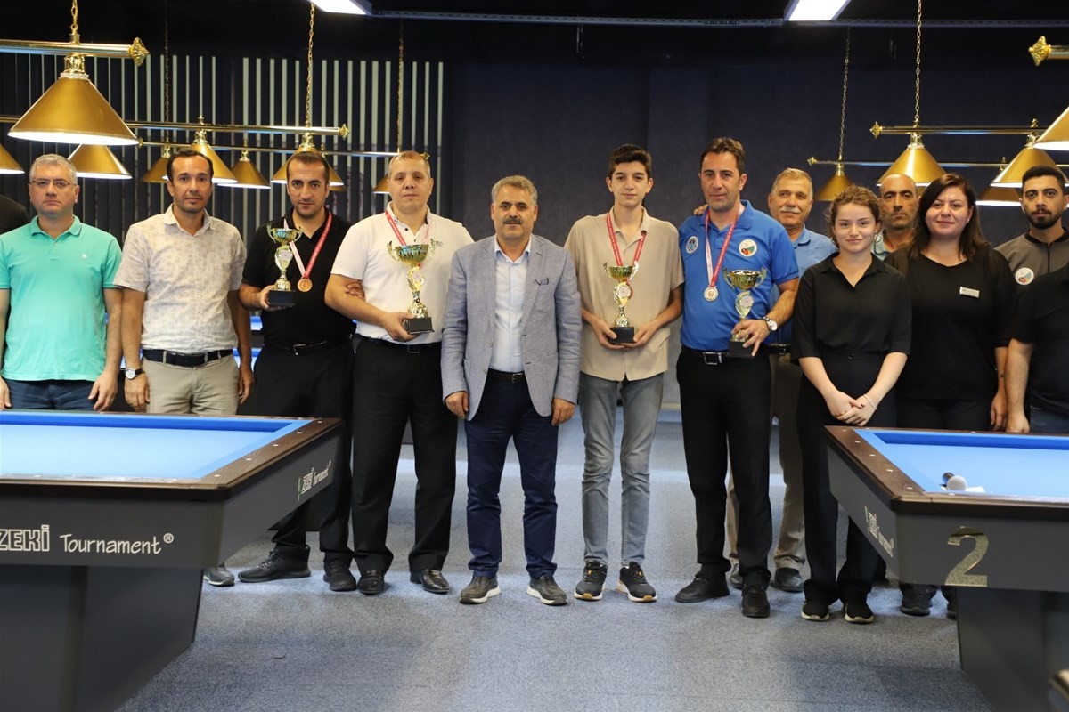 Yeni bilardo salonunda ilk şampiyona