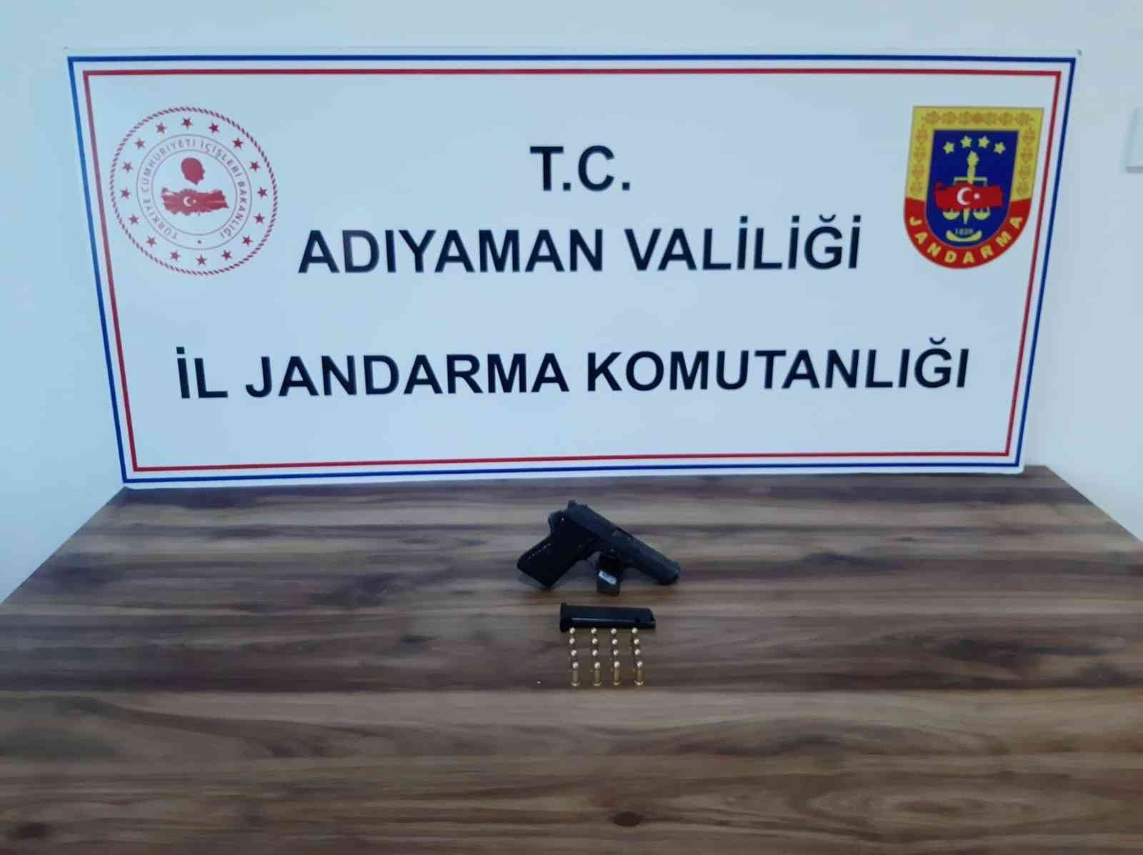 Şahsın üzerinden silah çıktı