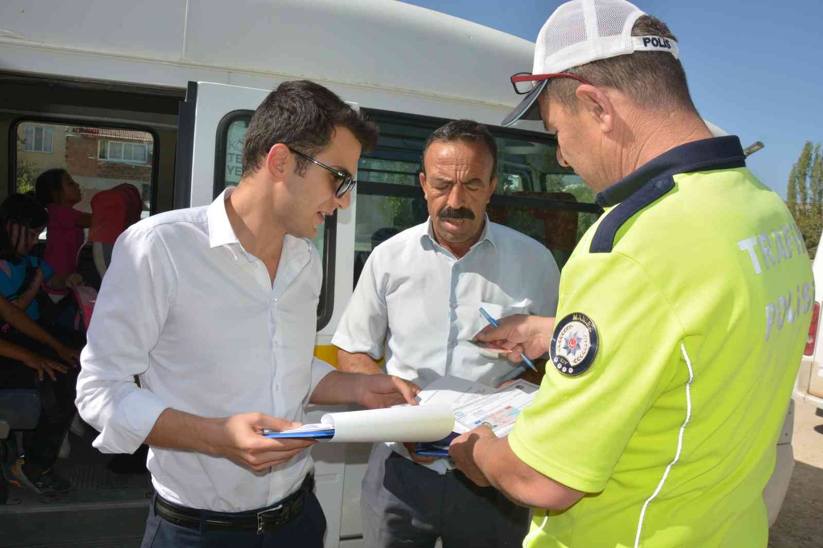 Selendi’de servis araçları denetlendi