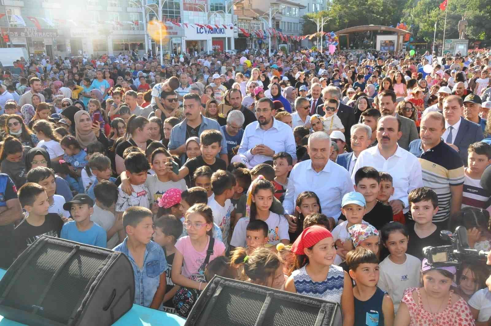 Binali Yıldırım Çocuk Şenliği’ne katıldı